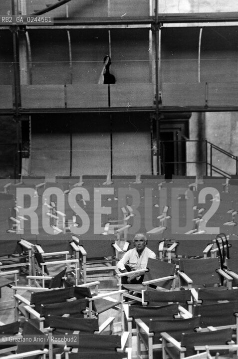 -Venezia,1984.Chiesa di San Lorenzo. Opera del compositore contemporaneo Luigi Nono, Prometeo - Tragedia dellascolto prova generale, testo di Massimo Cacciari, struttura scenica dellarchitetto Renzo Piano, luci del pittore Emilio Vedova.Il compositore Luigi Nono durante le prove. musica compositore opera Prometeo contemporanea elettronica filosofia architettura pittura ritratto.-Venice,1984. Work  Prometeo - Tragedia dellascolto directed by contemporary composer Luigi Nono,text by the philosopher Massimo Cacciari,scenography by the architect Renzo Piano,stage lighting by the painter Emilio Vedova. Portrait of the composer Luigi Nono ©Graziano Arici/Rosebud2  astga ©Graziano Arici/Rosebud2