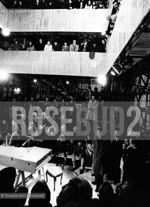 -Venezia,1980. Esposizione Internazionale di Arte contemporanea .Lopera dellarchitetto Aldo Rossi, il teatro del mondo arte installazione opera teatro galleggiante.-Venice,1980.International Art Exhibition, Art Biennale of Venice. The work by the architect Aldo Rossi, il teatro del mondo © Archivio Graziano Arici  astga ©Graziano Arici/Rosebud2