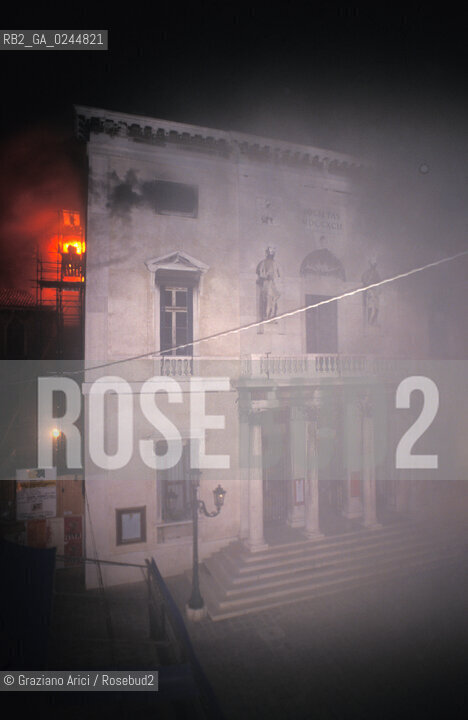 Venezia,29.01.1996.Incendio notturno al Gran Teatro La Fenice.teatro fuoco incendio fiamme distruzione bruciare -Venice, 29.01.1996.Destructive fire at the Gran teatro La Fenice. burn fire blaze ©Graziano Arici/Rosebud2