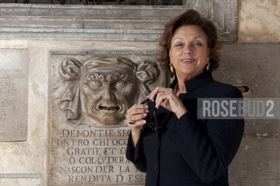 Venice 14/10/11 - The Director of Venice Museums Doundation Gabriella Belli In Dogès Palace - La Direttrice della Fondazione dei musei Civici di Venezia nel Palazzo Ducale di Venezia accanto alla Bocca per le Denunzie Segrete arte ©Graziano Arici/Rosebud2