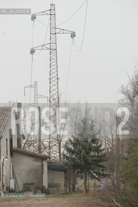 Venezia1/2/12 - Ponteggi e tralicci elettrici dellENEL a Zero Branco Terna ©Graziano Arici/Rosebud2