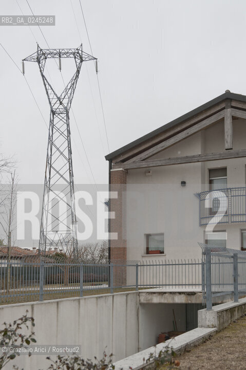Venezia1/2/12 - Ponteggi e tralicci elettrici dellENEL a Paese Terna ©Graziano Arici/Rosebud2