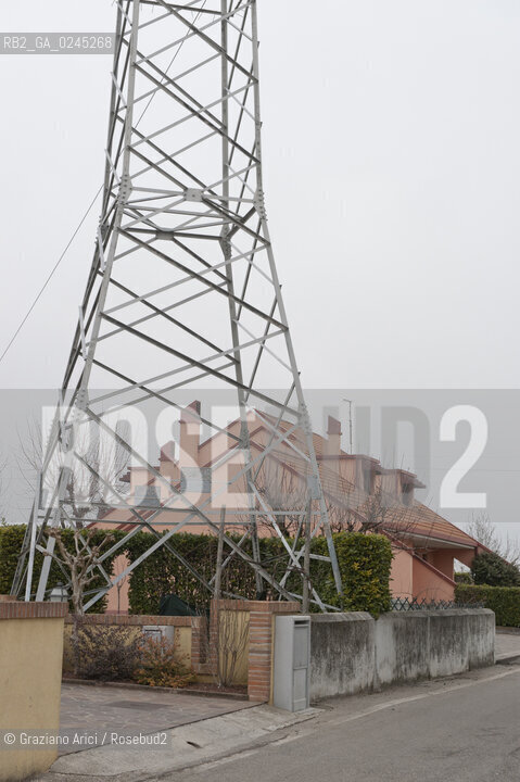 Venezia1/2/12 - Ponteggi e tralicci elettrici dellENEL a Paese Terna ©Graziano Arici/Rosebud2
