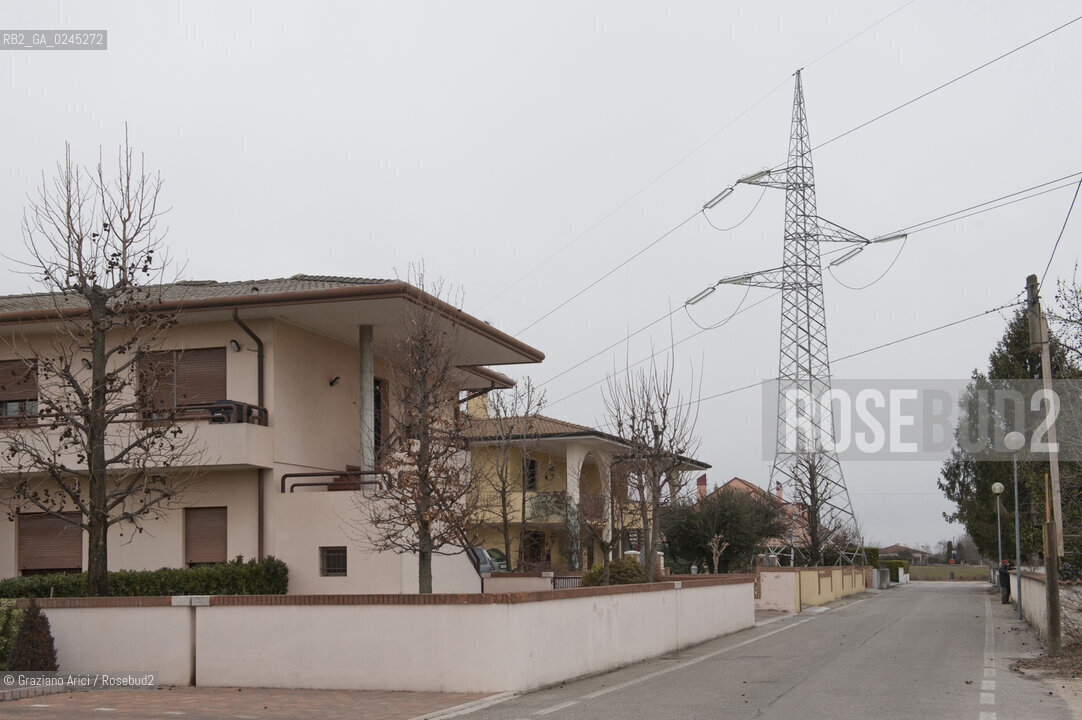 Venezia1/2/12 - Ponteggi e tralicci elettrici dellENEL a Paese Terna ©Graziano Arici/Rosebud2