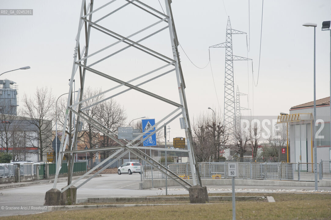 Venezia1/2/12 - Ponteggi e tralicci elettrici dellENEL a Paese Terna ©Graziano Arici/Rosebud2