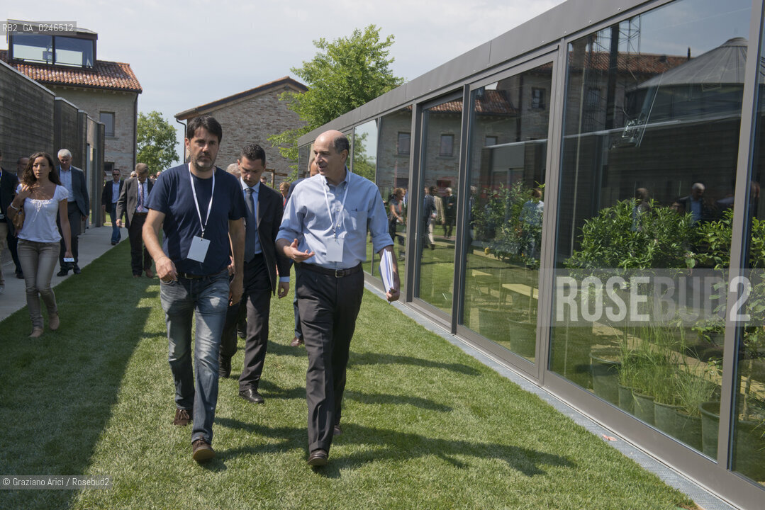 Rocade (TV) 26/5/12: Il Ministro Corrado Passera e Riccardo Donadon al Convegno Italia Startup presso il Centro per la ricerca e linnovazione tecnologica H-Farm - The Center for the research and the technologic innovation builded by Riccardo Donadon incubatore star up economia ©Graziano Arici/Rosebud2