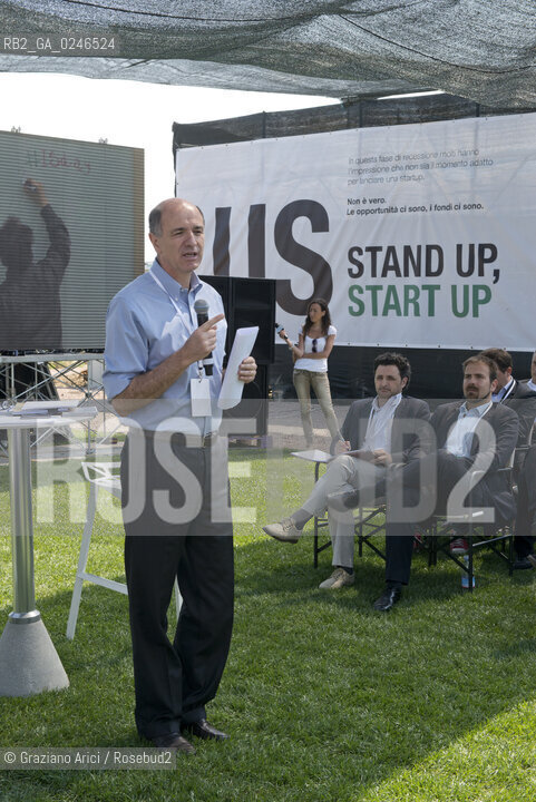 Rocade (TV) 26/5/12: Il Ministro Corrado Passera al Convegno Italia Startup presso il Centro per la ricerca e linnovazione tecnologica H-Farm - The Center for the research and the technologic innovation builded by Riccardo Donadon incubatore star up economia ©Graziano Arici/Rosebud2
