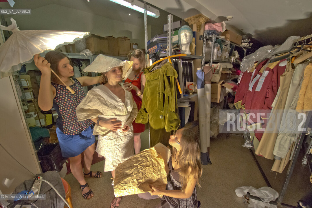 Venice 19/06/12 - Gli allievi di Scenografia della Accademia di Belle Arti di Venezia preparano in sartoria i costumi per lOpera Loccasione fa luomo ladro di  Gioacchino Rossini in programmazione il 12 ottobre 2012 al Gran Teatro La Fenice  ©Graziano Arici/Rosebud2