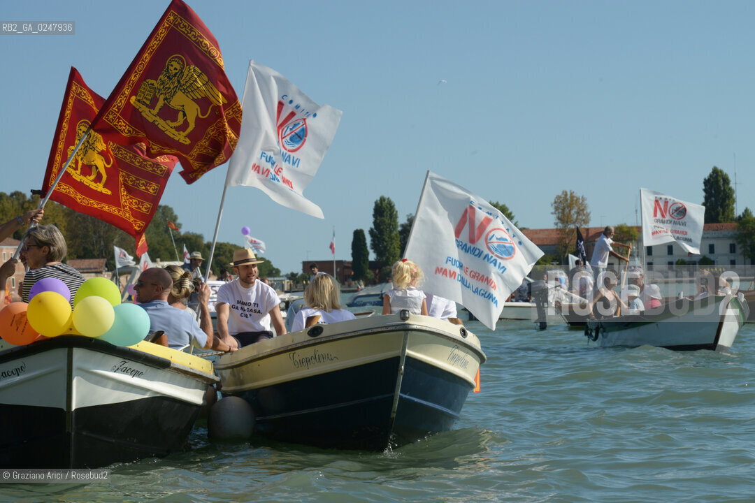 Venice 16/09/12 - A strong demonstration against big cruise ships revealing multiple unsustainable behaviours towards the city of Venice. A growing number of citizens associated in a group called NoGrandiNavi (NoBigShips) and are fighting for a greener and more human Venice. Nave ©Graziano Arici/Rosebud2
