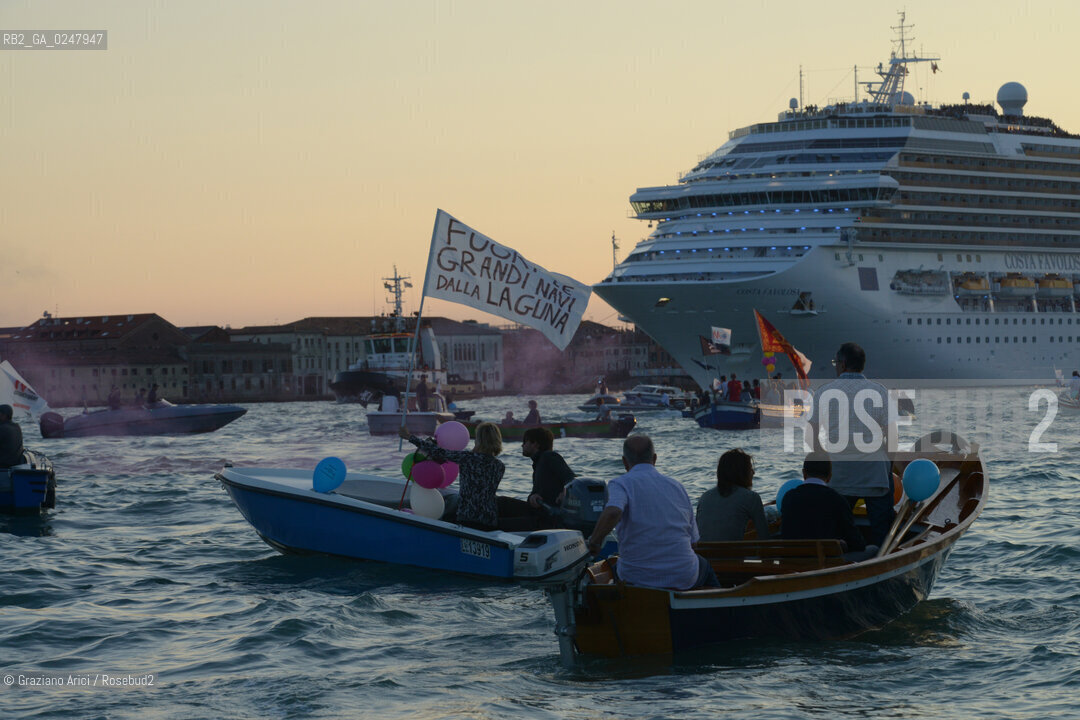 Venice 16/09/12 - A strong demonstration against big cruise ships revealing multiple unsustainable behaviours towards the city of Venice. A growing number of citizens associated in a group called NoGrandiNavi (NoBigShips) and are fighting for a greener and more human Venice. Nave ©Graziano Arici/Rosebud2