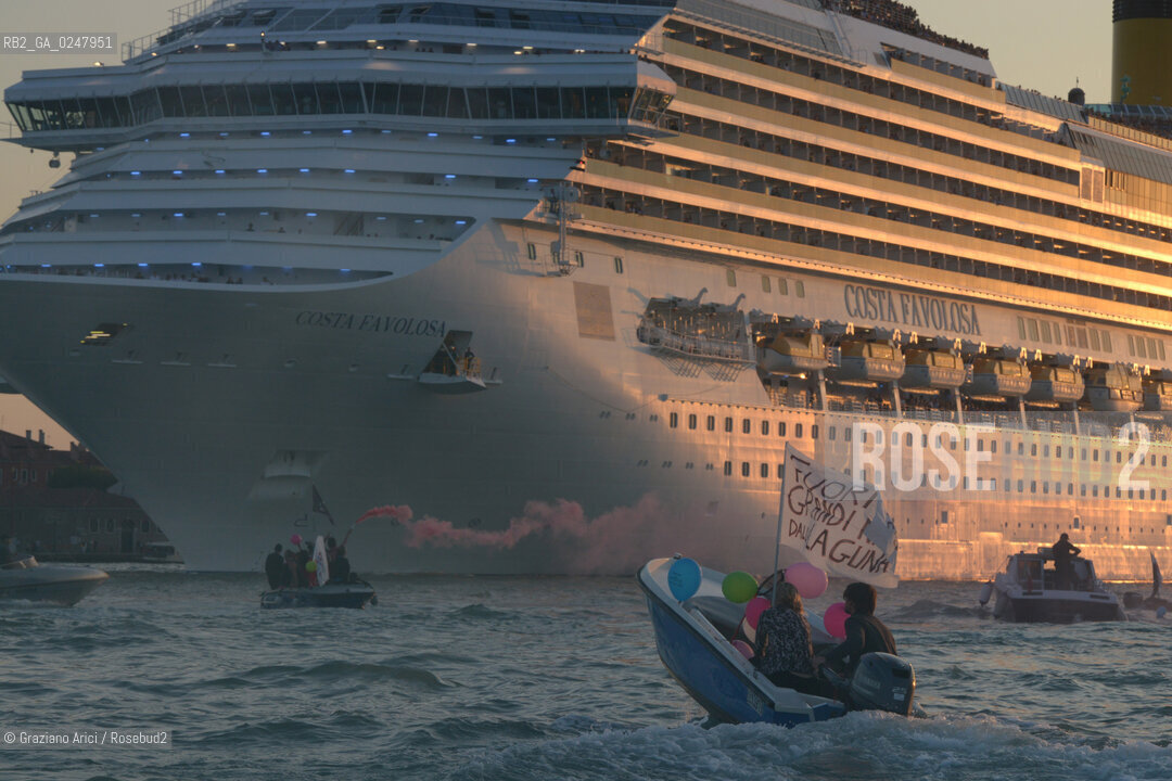 Venice 16/09/12 - A strong demonstration against big cruise ships revealing multiple unsustainable behaviours towards the city of Venice. A growing number of citizens associated in a group called NoGrandiNavi (NoBigShips) and are fighting for a greener and more human Venice. Nave ©Graziano Arici/Rosebud2