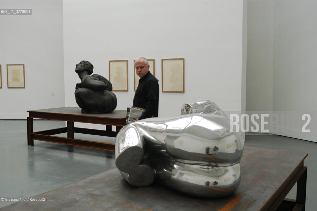 VENEZIA8/06/05 - 51 ESPOSIZIONE INTERNAZIONALE DARTE -  LA SALA  DI THOMAS SCHUTTE  ©Graziano Arici/Rosebud2