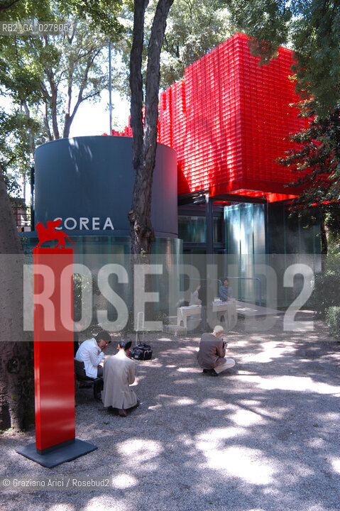 VENEZIA8/06/05 - 51 ESPOSIZIONE INTERNAZIONALE DARTE -  PADIGLIONE DELLA COREA: INSTALLAZIONE CHAKYOUNG ©Graziano Arici/Rosebud2