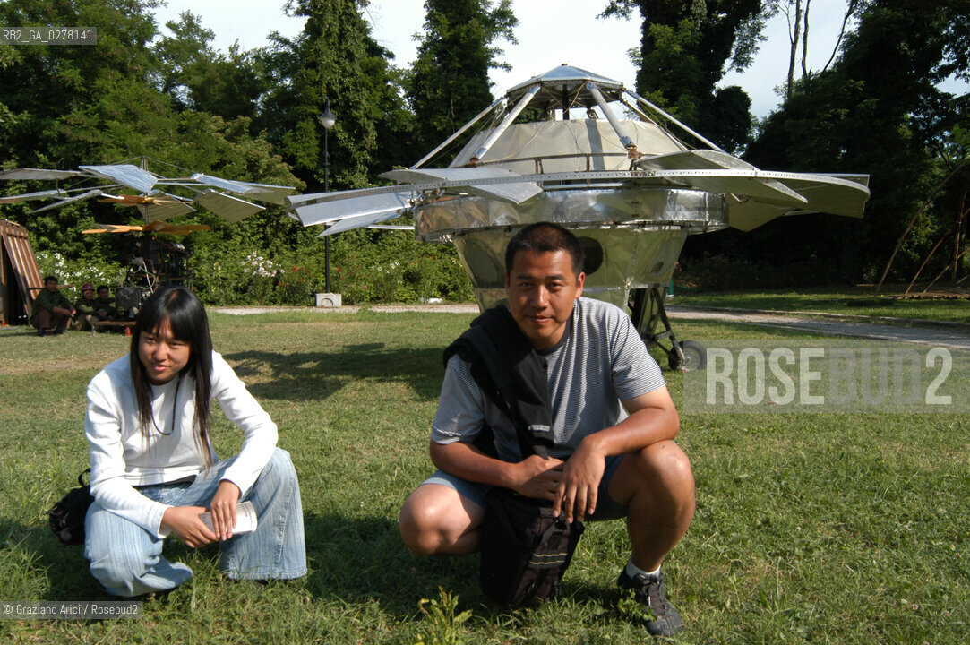 VENEZIA 8/06/05 - 51 ESPOSIZIONE INTERNAZIONALE DARTE - LARSENALE: PADIGLIONE DELLA REPUBBLICA POPOLARE CINESE: INSTALLAZIONE DEGLI ARTISTI  PENGYU E SUNYUAN : UFO  ©Graziano Arici/Rosebud2