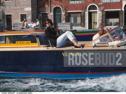 - Venezia,1988.Festival Internazionale dArte Cinematografica di Venezia.Ritratto dellattrice Fanny Ardant in motoscafo Cinema ritratto attrice motoscafo barca- Venice,1988.Venice International Film Festival.Portrait of the actress Fanny Ardant in the boat ©Graziano Arici/Rosebud2