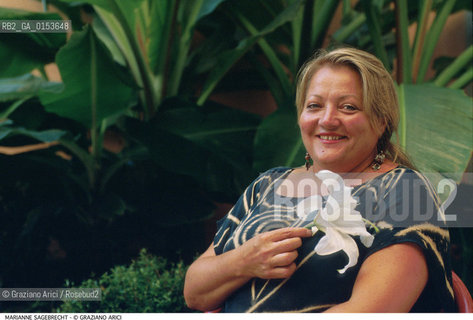 - Venezia,1993.Festival Internazionale dArte Cinematografica di Venezia.Ritratto dellattrice Marianne Sagebrecht Cinema ritratto attrice fiore giglio - Venice,1993.Venice International Film Festival.Portrait of the actress Marianne Sagebrecht ©Graziano Arici/Rosebud2
