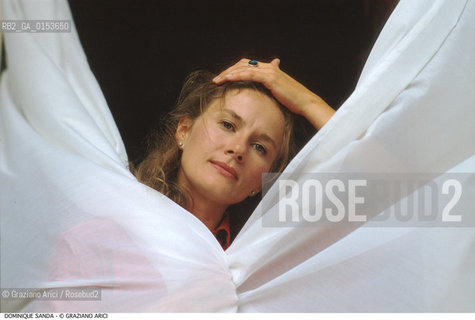 - Venezia, 1989. 46°Festival Internazionale dArte Cinematografica di Venezia.Ritratto dellattrice francese Sanda Dominique. Cinema ritratto attrice tenda.- Venice,1989. 46th Venice International Film Festival.Portrait of the French actress Sanda Dominique ©Graziano Arici/Rosebud2