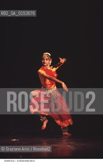 Venezia,1993.Spettacolo di Danza Indiana al Teatro Goldoni:la ballerina Shantala Shivalingappa Danza ballerina India spettacolo teatro.Venice,1993.Performance of Indian Dance at Goldoni Theatre:the dancer Shantala Shivalingappa ©Graziano Arici/Rosebud2