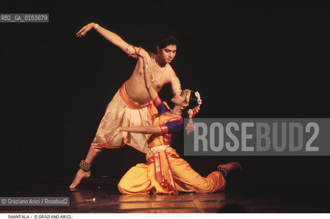 Venezia,1993.Spettacolo di Danza Indiana al Teatro Goldoni:la ballerina Shantala Shivalingappa Danza ballerina India spettacolo teatro.Venice,1993.Performance of Indian Dance at Goldoni Theatre:the dancer Shantala Shivalingappa ©Graziano Arici/Rosebud2