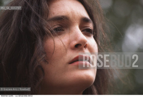 - Venezia, 1981.Festival Internazionale dArte Cinematografica di Venezia.Ritratto dellattrice Marina Suma. Cinema ritratto attrice.- Venice,1981.Venice International Film Festival.Portrait of actress Marina Suma ©Graziano Arici/Rosebud2