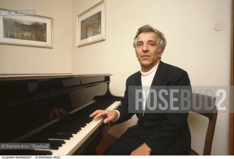 Venezia,1995.Ritratto del direttore dorchestra e pianista russo Vladimir Ashkenazy.Musica classica direttore orchestra pianista pianoforte ritratto .Venice,1995.Portrait of the conductor and pianist Vladimir Ashkenazy ©Graziano Arici/Rosebud2