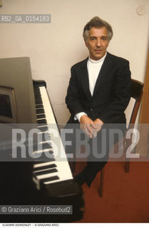 Venezia,1995.Ritratto del direttore dorchestra e pianista russo Vladimir Ashkenazy.Musica classica direttore orchestra pianista pianoforte ritratto .Venice,1995.Portrait of the conductor and pianist Vladimir Ashkenazy ©Graziano Arici/Rosebud2