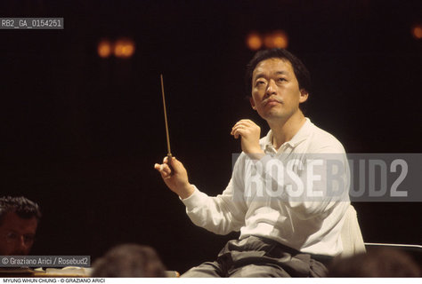 Venezia,1995.Gran Teatro La Fenice.Ritratto del pianista e direttore dorchestra Myung-Whun Chung.Musica classica direttore orchestra pianista sud corea ritratto .Venice,1995.Gran Teatro La Fenice.Portrait of the conductor and pianist Myung-Whun Chung ©Graziano Arici/Rosebud2