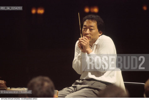 Venezia,1995.Gran Teatro La Fenice.Ritratto del pianista e direttore dorchestra Myung-Whun Chung.Musica classica direttore orchestra pianista sud corea ritratto .Venice,1995.Gran Teatro La Fenice.Portrait of the conductor and pianist Myung-Whun Chung ©Graziano Arici/Rosebud2
