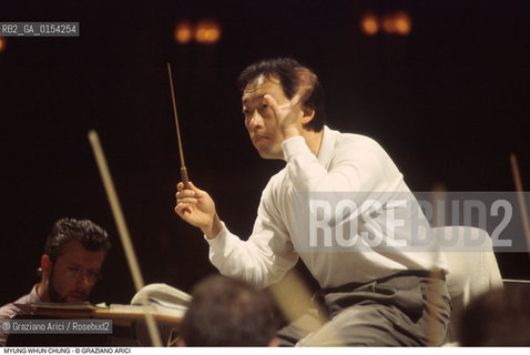 Venezia,1995.Gran Teatro La Fenice.Ritratto del pianista e direttore dorchestra Myung-Whun Chung.Musica classica direttore orchestra pianista sud corea ritratto .Venice,1995.Gran Teatro La Fenice.Portrait of the conductor and pianist Myung-Whun Chung ©Graziano Arici/Rosebud2