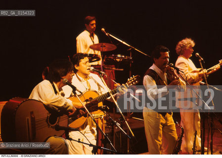 Venezia,1992.Ritratto del gruppo vocale e strumentale cileno Inti-Illimani.Musica gruppo Politica Cile chitarra ritratto Nueva Canción Chilena .Venice,1992.Portrait of the musical group Inti-Illimani. Nueva Canción Chilena ©Graziano Arici/Rosebud2