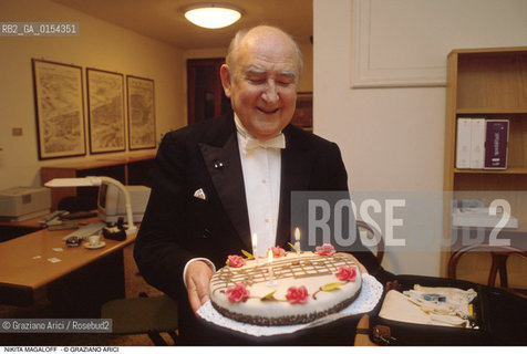 Venezia,1992.Ritratto del pianista Nikita Magaloff nel giorno del suo compleanno.Musica pianista pianoforte ritratto compleanno ottantesimo torta.Venice,1992.Portrait of the pianist Nikita Magaloff  in the day of birthday ©Graziano Arici/Rosebud2