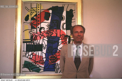 Venezia,1980.Ritratto del gallerista Ernst Beyeler vicino a un quadro di Leger. arte gallerista ritratto quadro.Venice,1980. Portrait of the art dealer Ernst Beyeler near a work of Leger ©Graziano Arici/Rosebud2