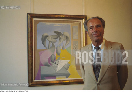 Venezia,1980.Ritratto del gallerista Ernst Beyeler vicino a un quadro di Leger. arte gallerista ritratto quadro.Venice,1980. Portrait of the art dealer Ernst Beyeler near a work of Leger ©Graziano Arici/Rosebud2