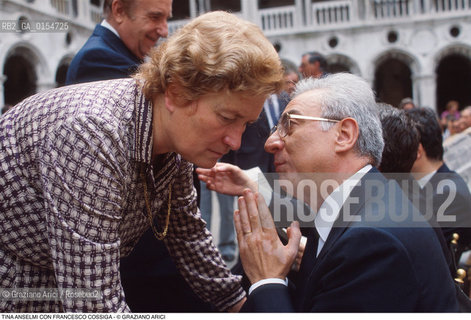 Venezia,1994.La politica Tina Anselmi con Francesco Cossiga,ex Presidente della Repubblica.Politica Presidente Repubblica .Venice,1994. Portrait of the politician Tina Anselmi with the ex-President of the Italian Republic Francesco Cossiga ©Graziano Arici/Rosebud2