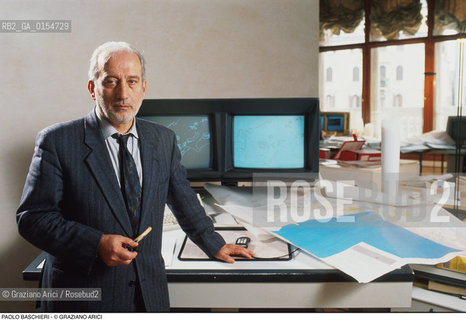 -VENEZIA,1996.RITRATTO DI BASCHIERI PAOLO,INGEGNERE RESPONSABILE SERVIZIO INFORMATIVO DEL CONSORZIO VENEZIA NUOVA-MAGISTRATO ALLE ACQUE DI VENEZIA. -VENICE,1996.PORTRAIT OF PAOLO BASCHIERI,ENGINEERING ENGINEER RESPONSIBLE INFORMATIVE SERVICE OF CONSORZIO VENEZIA NUOVA-MAGISTRATO ALLE ACQUE DI VENEZIA ©Graziano Arici/Rosebud2
