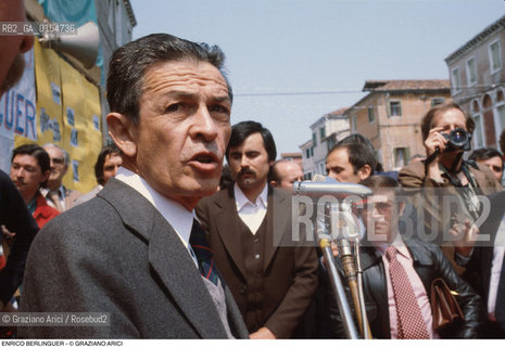 Venezia, 1981.Il politico Enrico Berlinguer segretario del Partito Comunista Italiano durante un comizio. Politica Comunismo Segretario politico ritratto .Venice, 1981.Portrait of the politician and national secretary of the Italian Communist Party Enrico Berlinguer during a conference ©Graziano Arici/Rosebud2 