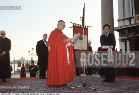 Venezia,1980.Ritratto del Patriarca di Venezia Marco Cè in Piazza San Marco con il sindaco Mario Rigo.Ritratto patriarca cardinale sindaco .Venice,1980. Portrait of the Patriarch of Venice Mario Cè and the mayor of Venice Mario Rigo ©Graziano Arici/Rosebud2