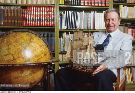 Venezia,1987.Ritratto dellarmatore Alberto Cosulich in casa sua. Ritratto armatore economia barca navi modellino .Venice,1987. Portrait of the shipowner Alberto Cosulich at home ©Graziano Arici/Rosebud2