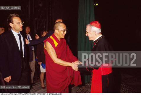 -Venezia,1996. Visita del Dalai Lama Tenzin Gyatso a Venezia: il Dalai Lama con il Patriarca di Venezia Marco Cè. Politica religione buddismo capo spirituale leader Tibet ritratto visita.-Venice,1996. Official visit of the Dalai Lama,Tenzin Gyatso,in Venice:the Dalai Lama with the Patriarch of Venice Marco Cè.©Graziano Arici/Rosebud2