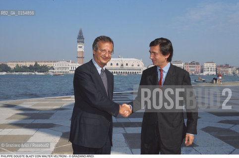 - Venezia,1996. Isola di San Giorgio Ritratto del Ministro della Cultura francese, il politico  Philippe Douste-Blazy con Walter Veltroni,Ministro dei Beni Culturali.  Politica politico ritratto Ministro cultura beni culturali.- Venice,1996.Portrait of Philippe Douste-Blazy, french Minister of Culture with Walter Veltroni, Minister of Culture ©Graziano Arici/Rosebud2