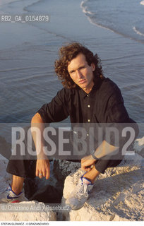 Venezia,1992.Ritratto dello sportivo Stefan Glowacz,arrampicatore Sport arrampicata libera roccia ritratto spiaggia mare.Venice,1992.Portrait of the rock climber Stefan Glowacz  ©Graziano Arici/Rosebud2