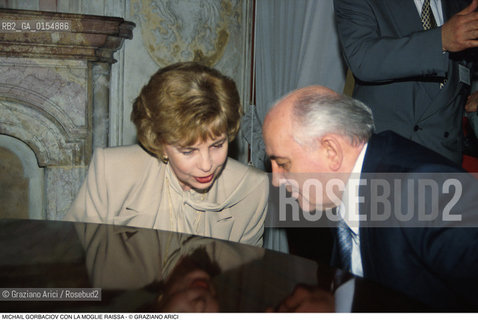 Venezia,1990. Lex presidente URSS e Premio Nobel per la pace Michail Gorbaciov con la moglie Raissa. Politica presidente Unesco ritratto.Venice,1990. The Politician and Nobel Peace Prize Michail Gorbaciov with his wife Raissa ©Graziano Arici/Rosebud2