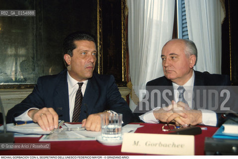 Venezia,1990. Lex presidente URSS e Premio Nobel per la pace Michail Gorbaciov con il segretario dellUnesco Federico Mayor. Politica presidente Unesco ritratto.Venice,1990. The Politician and Nobel Peace Prize Michail Gorbaciov with the Unesco head Federico Mayor ©Graziano Arici/Rosebud2