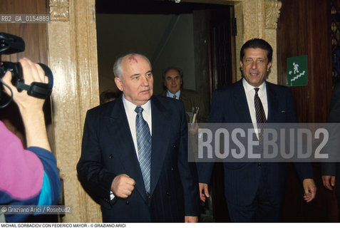 Venezia,1990. Lex presidente URSS e Premio Nobel per la pace Michail Gorbaciov con il segretario dellUnesco Federico Mayor. Politica presidente Unesco ritratto.Venice,1990. The Politician and Nobel Peace Prize Michail Gorbaciov with the Unesco head Federico Mayor ©Graziano Arici/Rosebud2