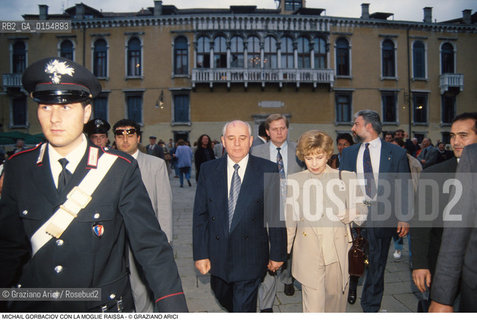 Venezia,1990. Lex presidente URSS e Premio Nobel per la pace Michail Gorbaciov con la moglie Raissa. Politica presidente Unesco ritratto.Venice,1990. The Politician and Nobel Peace Prize Michail Gorbaciov with his wife Raissa ©Graziano Arici/Rosebud2