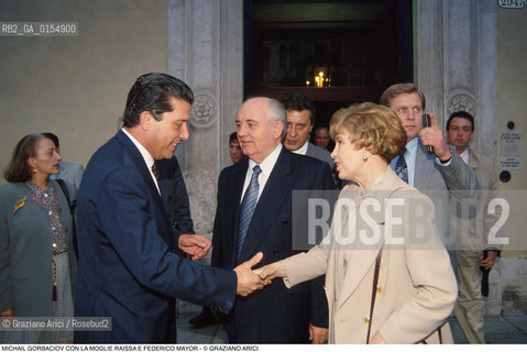Venezia,1990. Lex presidente URSS e Premio Nobel per la pace Michail Gorbaciov con la moglie Raissa e il segretario dellUnesco Federico Mayor. Politica presidente Unesco ritratto.Venice,1990. The Politician and Nobel Peace Prize Michail Gorbaciov with his wife Raissa and the Unesco head Federico Mayor ©Graziano Arici/Rosebud2