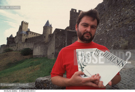 -CARCASSONNE,1995.RITRATTO DI GOZDU NICOLAS, ERESIA- DIRETTORE DEL CENTRE NATIONAL DETUDES CATARES (CENTRE RENE NELLI)  A CARCASSONNE.RITRATTO CATARI STUDIO .-CARCASSONE,1995.PORTRAIT OF GOZDU NICOLAS, HERESY DIRECTOR OF CENTRE NATIONAL DETUDES CATARES (CENTRE RENE NELLI)  IN CARCASSONNE- CATHARS ©Graziano Arici/Rosebud2 