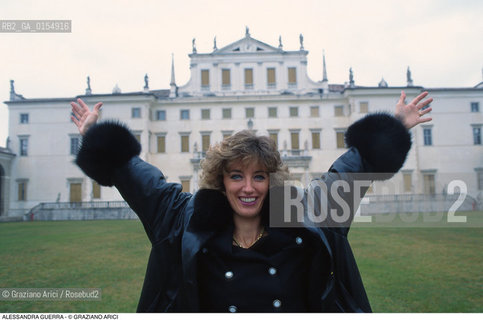 UDINE,1995.LA POLITICA GUERRA ALESSANDRA,POLITICO LEGA NORD ASSESSORE REGIONALE ALLA CULTURA DEL FRIULI / NEL PARCO DI VILLA MANIN A PASSARIANO.UDINE,1995.POLITICAL LEGA NORD REGIONAL CULTURE ASSESSOR OF FRIULI IN VILLA MANIN PARK IN PASSARIANO (UDINE) ©Graziano Arici/Rosebud2 
