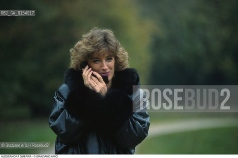 UDINE,1995.LA POLITICA GUERRA ALESSANDRA,POLITICO LEGA NORD ASSESSORE REGIONALE ALLA CULTURA DEL FRIULI / NEL PARCO DI VILLA MANIN A PASSARIANO.UDINE,1995.POLITICAL LEGA NORD REGIONAL CULTURE ASSESSOR OF FRIULI IN VILLA MANIN PARK IN PASSARIANO (UDINE) ©Graziano Arici/Rosebud2 