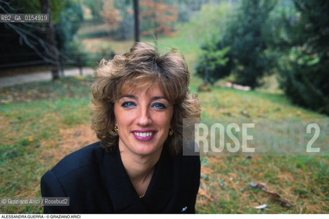 UDINE,1995.LA POLITICA GUERRA ALESSANDRA,POLITICO LEGA NORD ASSESSORE REGIONALE ALLA CULTURA DEL FRIULI / NEL PARCO DI VILLA MANIN A PASSARIANO.UDINE,1995.POLITICAL LEGA NORD REGIONAL CULTURE ASSESSOR OF FRIULI IN VILLA MANIN PARK IN PASSARIANO (UDINE) ©Graziano Arici/Rosebud2 